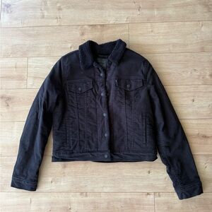 Levi’s Black Sherpa Lined Denim Jacket Womens M Trucker Cozy Warm Coat